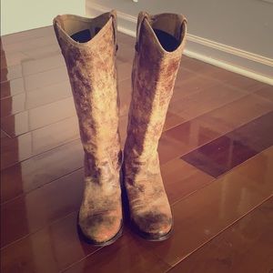 FRYE wax coated DISTRESSED BOOTS. Size 8.